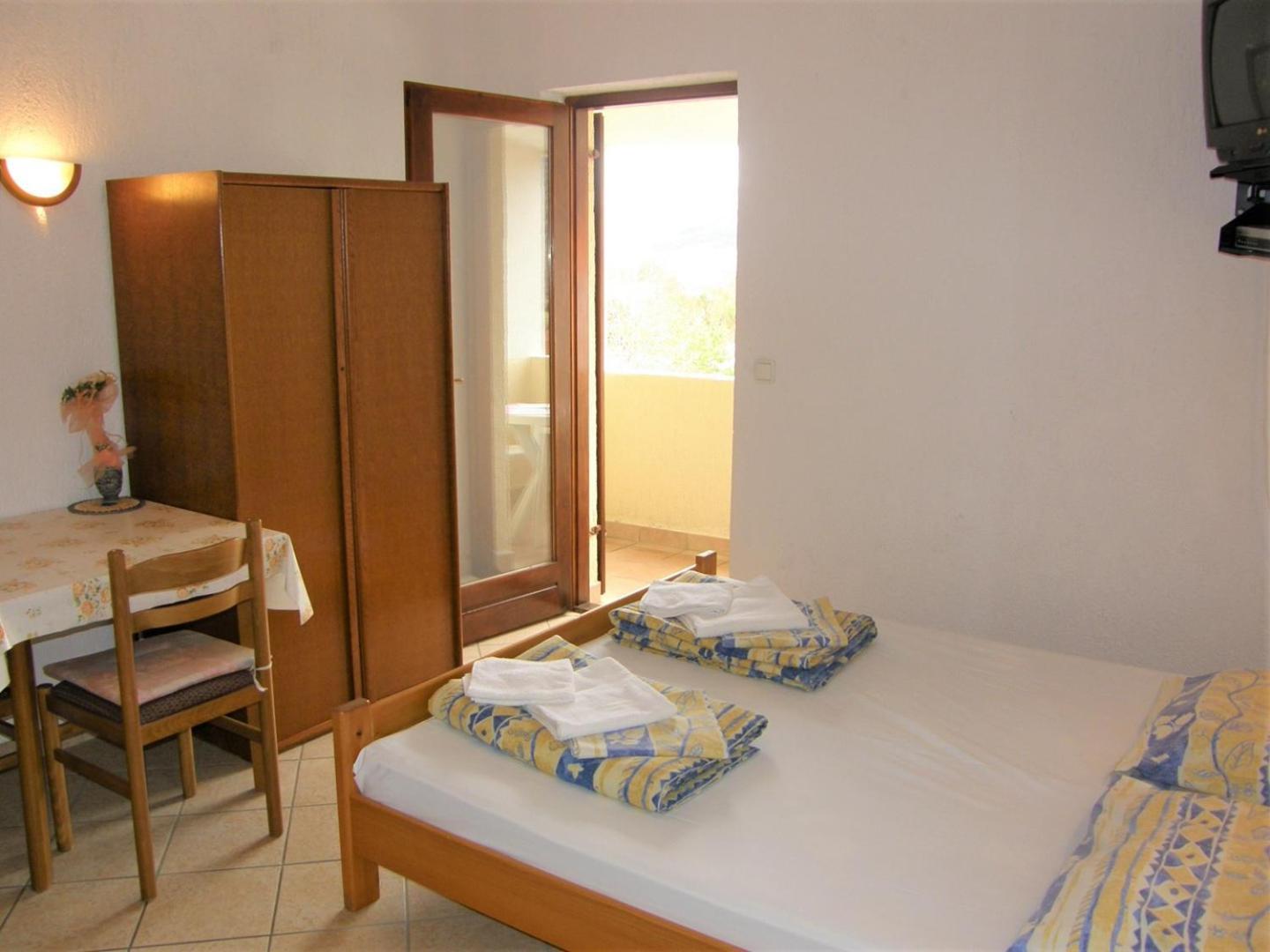 Apartments Miljenka 巴斯卡 外观 照片