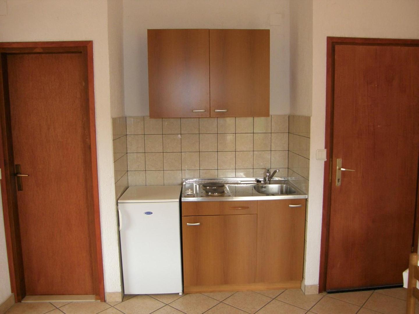 Apartments Miljenka 巴斯卡 外观 照片