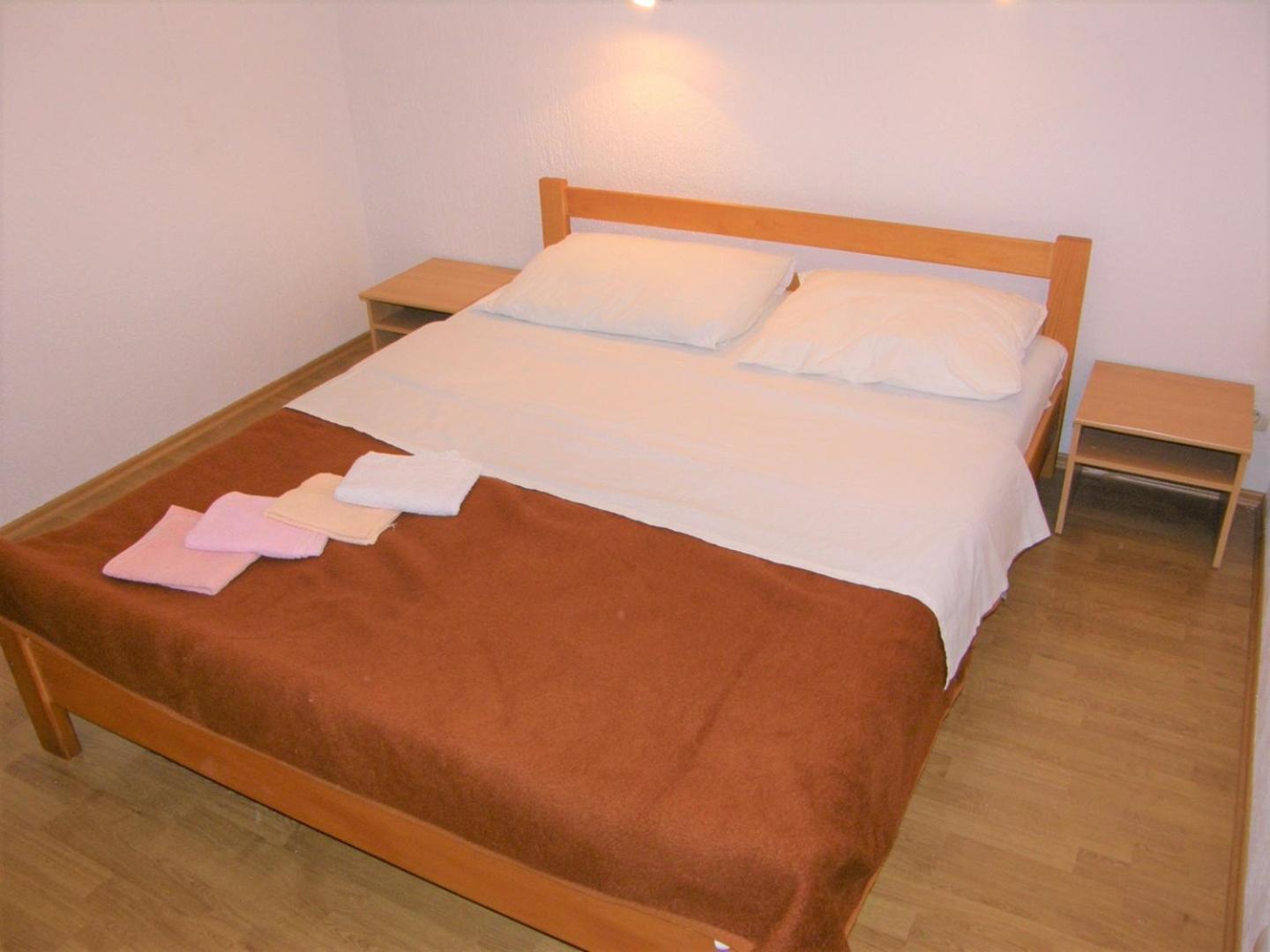 Apartments Miljenka 巴斯卡 外观 照片