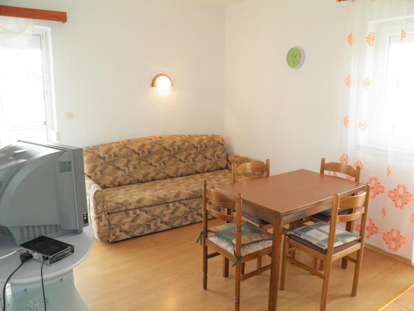 Apartments Miljenka 巴斯卡 外观 照片