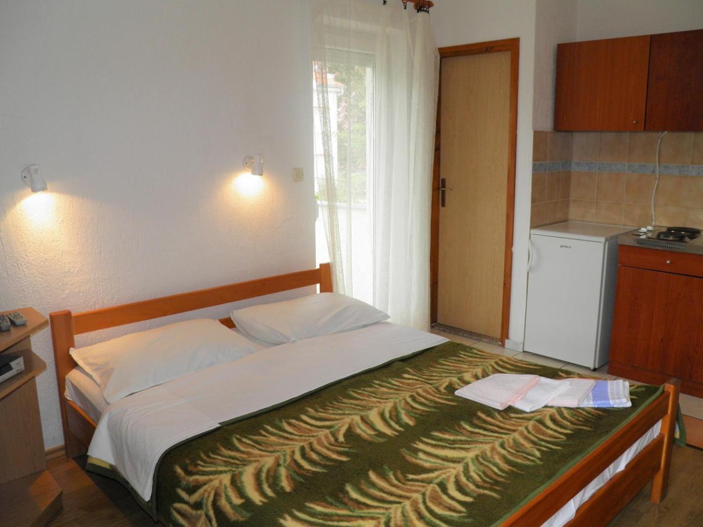 Apartments Miljenka 巴斯卡 外观 照片